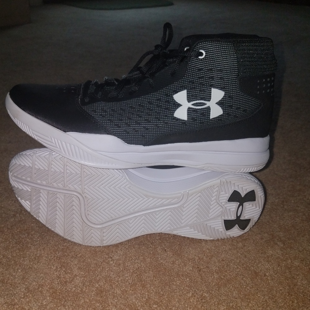 Under Armour womens Jet 2017 Basketball size 10